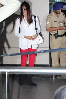 Bipasha Basu at International Airport leave for IIFA