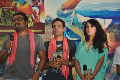 Anurag Kashyap, Manoj Bajpai and Richa Chadda at Music Launch of Gangs of Wasseypur