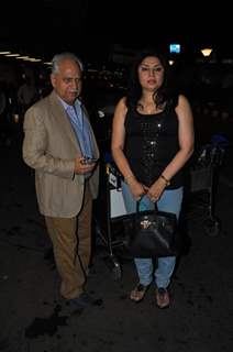 Kiran Juneja and Ramesh Sippy leave for IIFA 2012