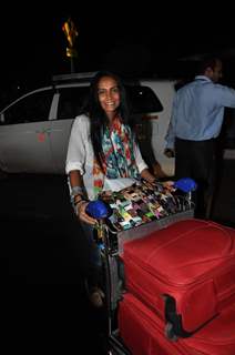 Suchitra Pillai leave for IIFA 2012
