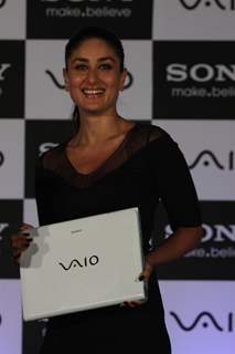Kareena Kapoor unveils Sony Viao's new range