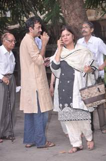 Bollywood celebrity at Raju Hirani's father's prayer meet. .