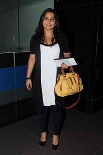 Bollywood actress Vidya Balan at the Mumbai Airport, as she left for Singapore to attend the IIFA Awards 2012. .