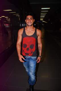 Bollywood stars return from IIFA Awards 2012. .