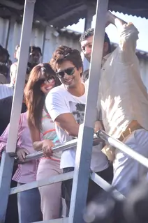 Shahid Kapoor, Priyanka Chopra and Kunal Kohli board train from Marine Lines station