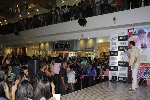 Shahid Kapoor and Priyanka Chopra at the launch of OPIUM Eye Wear at Oberoi Mall