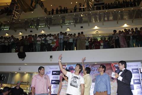 Shahid Kapoor and Priyanka Chopra at the launch of OPIUM Eye Wear at Oberoi Mall