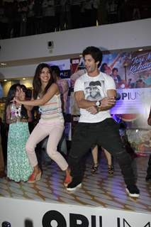 Shahid Kapoor and Priyanka Chopra at the launch of OPIUM Eye Wear at Oberoi Mall