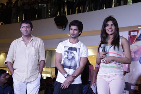 Shahid Kapoor and Priyanka Chopra at the launch of OPIUM Eye Wear at Oberoi Mall