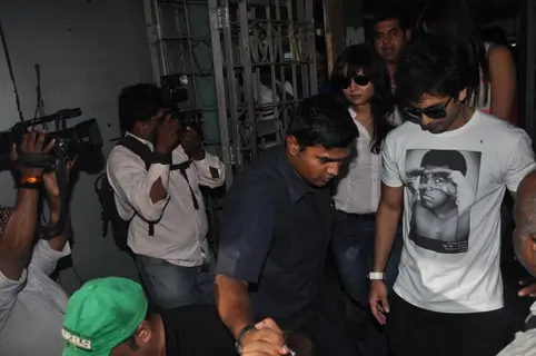 Shahid and Priyanka travel in Mumbai Local Train