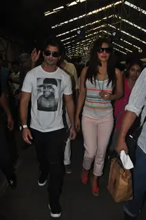 Shahid and Priyanka travel in Mumbai Local Train