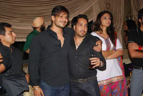 Vivek Oberoi with Mika Singh at Mika Singh's Birthday Bash