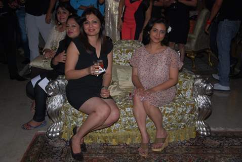 Deepshika and Divya Dutta at Mika Singh's Birthday Bash organised by Kiran Bawa