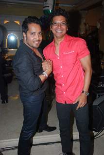 Mika Singh and Shaan at Mika Singh's Birthday Bash organised by Kiran Bawa