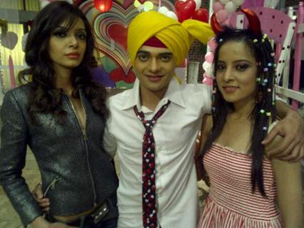 Taniya,Wadda Bro & Pooja Behind the scenes Humse Hai Liife