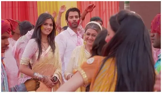 Iss Pyaar Ko Kya Naam Doon Cast celebrating holi