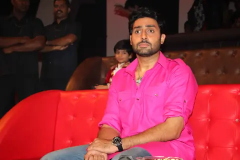 Ajay Devgan, Abhishek Bachchan and Director Rohit Shetty promote Bol Bachchan on the set of DID