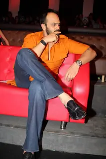 Ajay Devgan, Abhishek Bachchan and Director Rohit Shetty promote Bol Bachchan on the set of DID