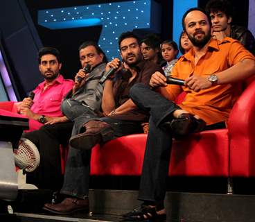 Ajay Devgan, Abhishek Bachchan and Director Rohit Shetty promote Bol Bachchan on the set of DID