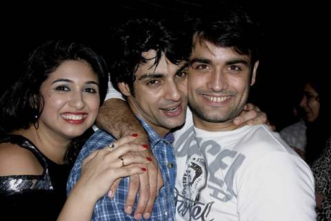 Vivian Dsena and Vahbbiz Dorabjee at Karan Wahi Birthday Party