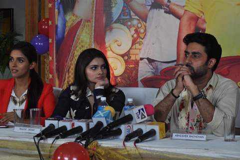 Bol Bachchan Star Asin, Prachi Desai and Abhishek Bachchan on Set Tarak Mehata Ka Oolta Chashma