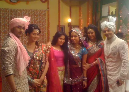 Shubh Vivah cast saying bye