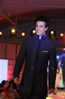 Aamir Ali at Pidilite CPAA fashion show