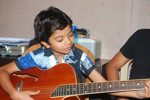 L’il Champ Azmat Hussain record a Qawwali for Raambhajjan Zindabaad