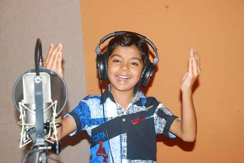 L’il Champ Azmat Hussain record a Qawwali for Raambhajjan Zindabaad