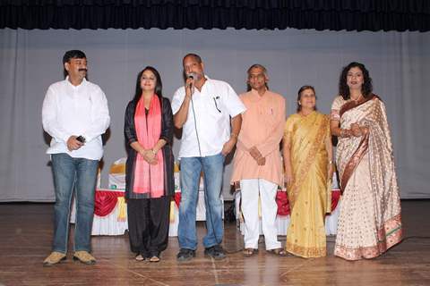 Bollywood actors Nana Patekar and Mrinal Kulkarni at press meet for movie based on Baba Amte in Dadar, Mumbai. .