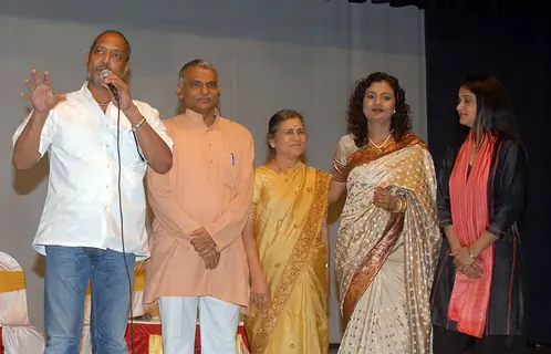 Bollywood actors Nana Patekar and Mrinal Kulkarni at press meet for movie based on Baba Amte in Dadar, Mumbai