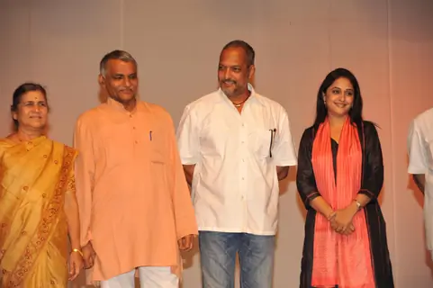 Bollywood actors Nana Patekar and Mrinal Kulkarni at press meet for movie based on Baba Amte in Dadar, Mumbai