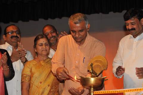 Bollywood actors Nana Patekar and Mrinal Kulkarni at press meet for movie based on Baba Amte in Dadar, Mumbai