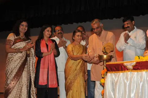 Bollywood actors Nana Patekar and Mrinal Kulkarni at press meet for movie based on Baba Amte in Dadar, Mumbai