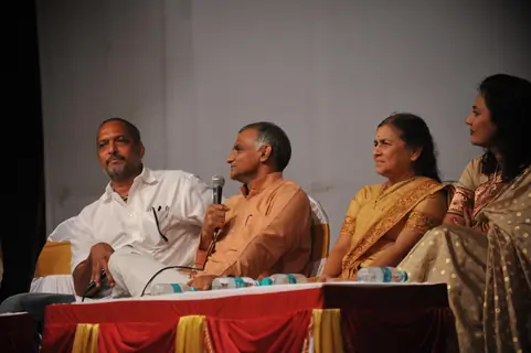 Bollywood actors Nana Patekar and Mrinal Kulkarni at press meet for movie based on Baba Amte in Dadar, Mumbai