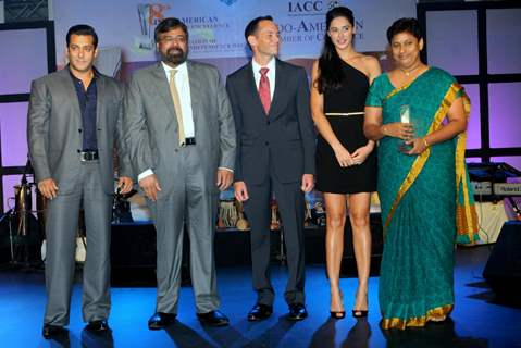 Salman & Nargis at the 8th Indo-American Corporate Excellence Awards