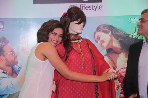 Deepika Padukone Unveils Melange By Lifestyle Ethnic Cocktail Film Look At Phoenix Mill