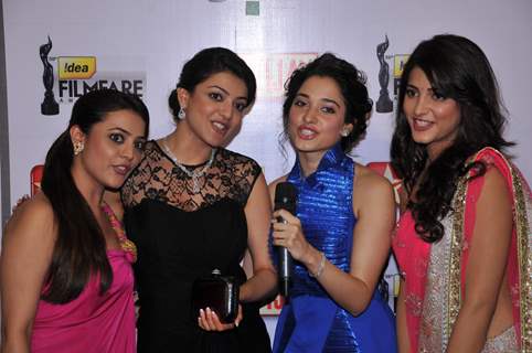 Nisha, Kajal Aggarwal, Tamanna & Shruti Hassan at 59th !dea Filmfare Awards 2011 (South)