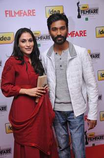 Soundarya & Dhanush at 59th !dea Filmfare Awards 2011 (South)