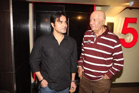 Arbaaz Khan and Prem Chopra at Premiere of 'Challo Driver'