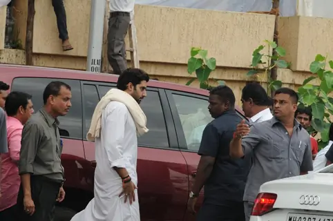 Abhishek Bachchan Visits Rajesh Khanna's Home Aashirwad