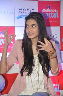 Diana Penty promoting her movie 'Cocktail' at Reliance Digital store