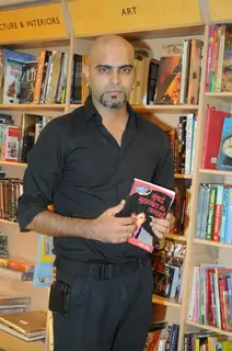 Farhan Akhtar at Crossword Juhu for Rajiv Paul Book Reading