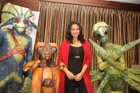 Sonakshi Sinha teaches dance to Aliens of film Joker