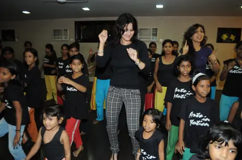 Tulip Joshi at Aanchal Gupta's Arts In Motion Studio for Rehearsals with Kids