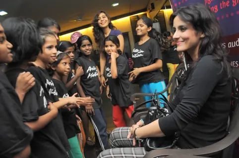 Tulip Joshi at Aanchal Gupta's Arts In Motion Studio for Rehearsals with Kids