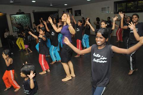 Tulip Joshi at Aanchal Gupta's Arts In Motion Studio for Rehearsals with Kids