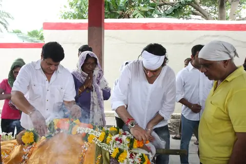 B.R Ishara Cremated at Pawan Hans Crematorium in Juhu, Mumbai