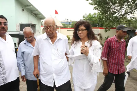 B.R Ishara Cremated at Pawan Hans Crematorium in Juhu, Mumbai