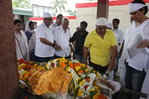 B.R Ishara Cremated at Pawan Hans Crematorium in Juhu, Mumbai